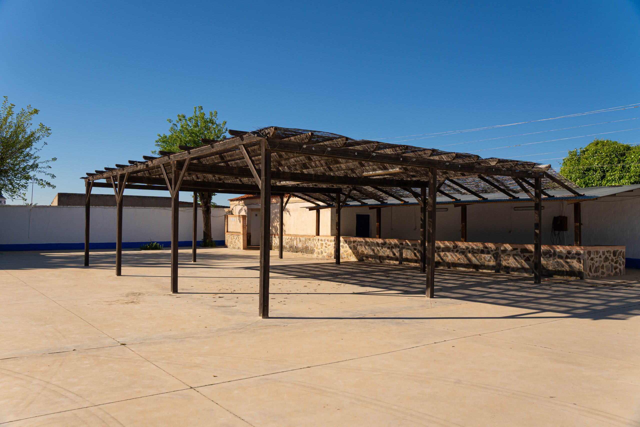 Pista municipal de Las Labores, espacio para eventos y actividades comunitarias. Fotografía de Ikonox Marketing Digital