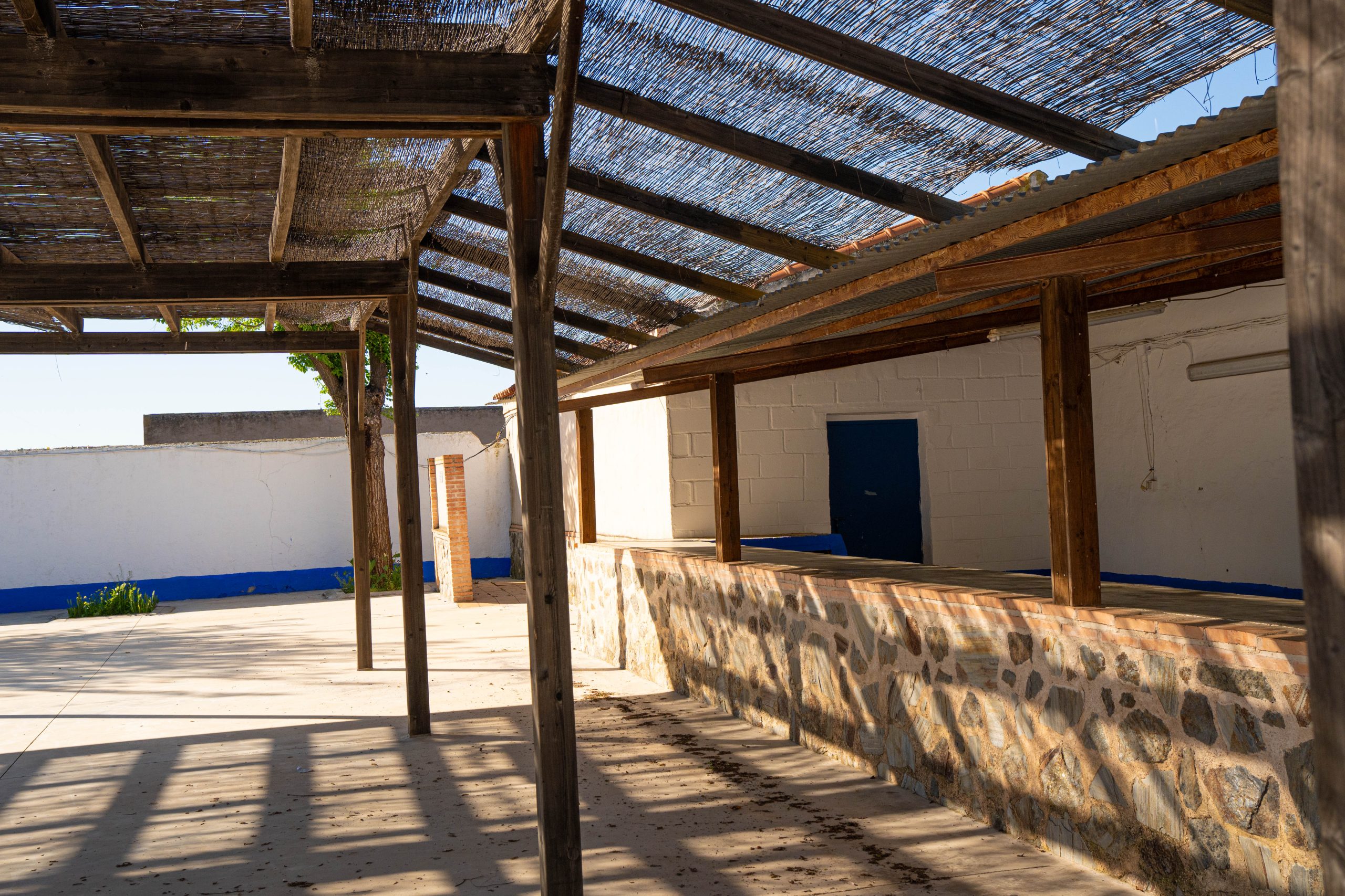 Pista municipal de Las Labores, espacio para eventos y actividades comunitarias. Fotografía de Ikonox Marketing Digital