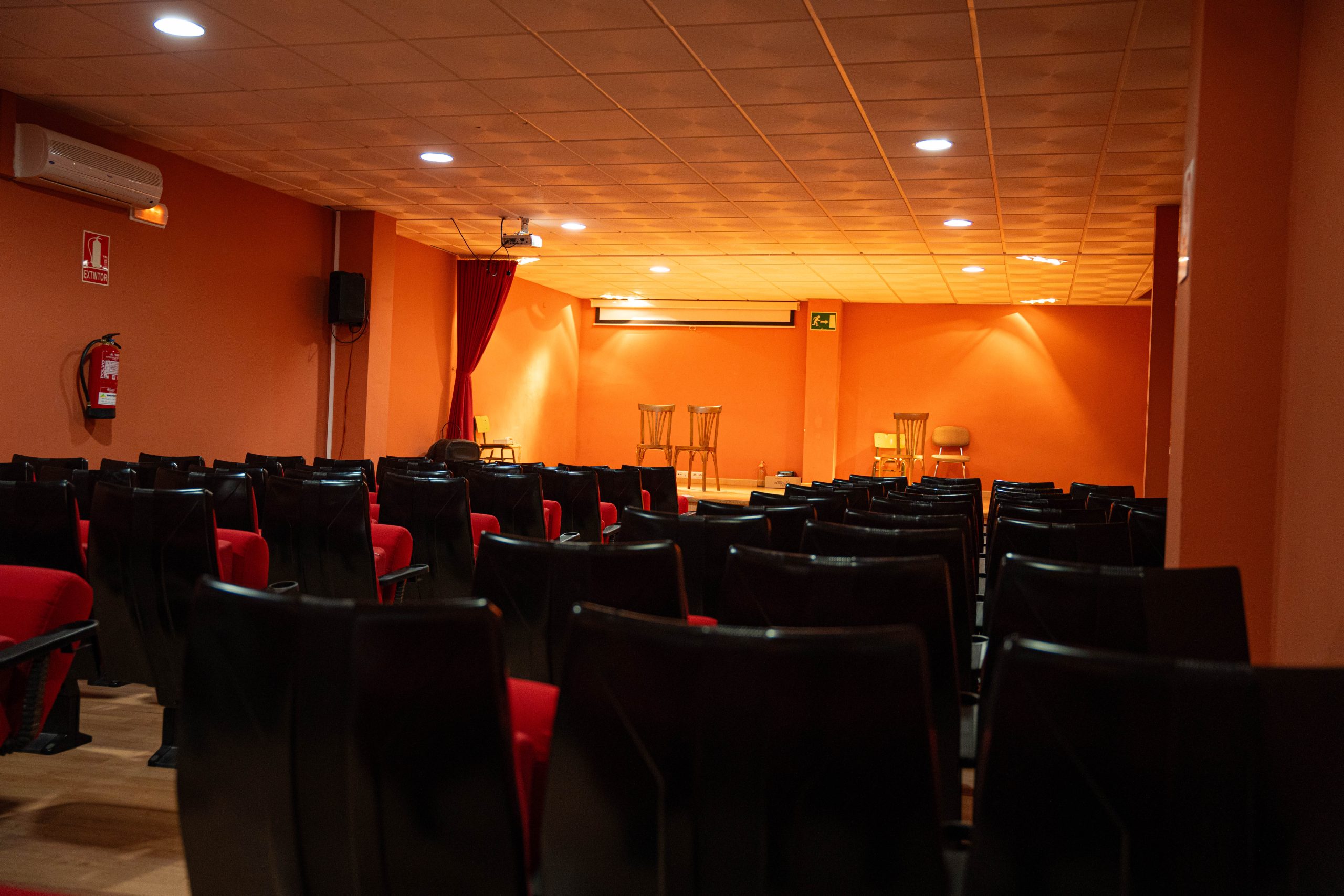 Servicios municipales de Las Labores, atención y recursos para los vecinos. Fotografía de Ikonox Marketing Digital