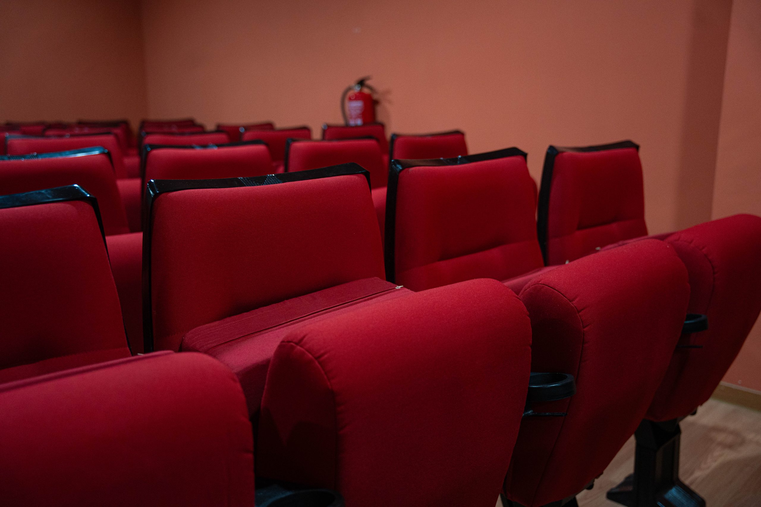 Instalaciones municipales de Las Labores, espacios para servicios y actividades públicas. Foto de Ikonox Marketing Digital