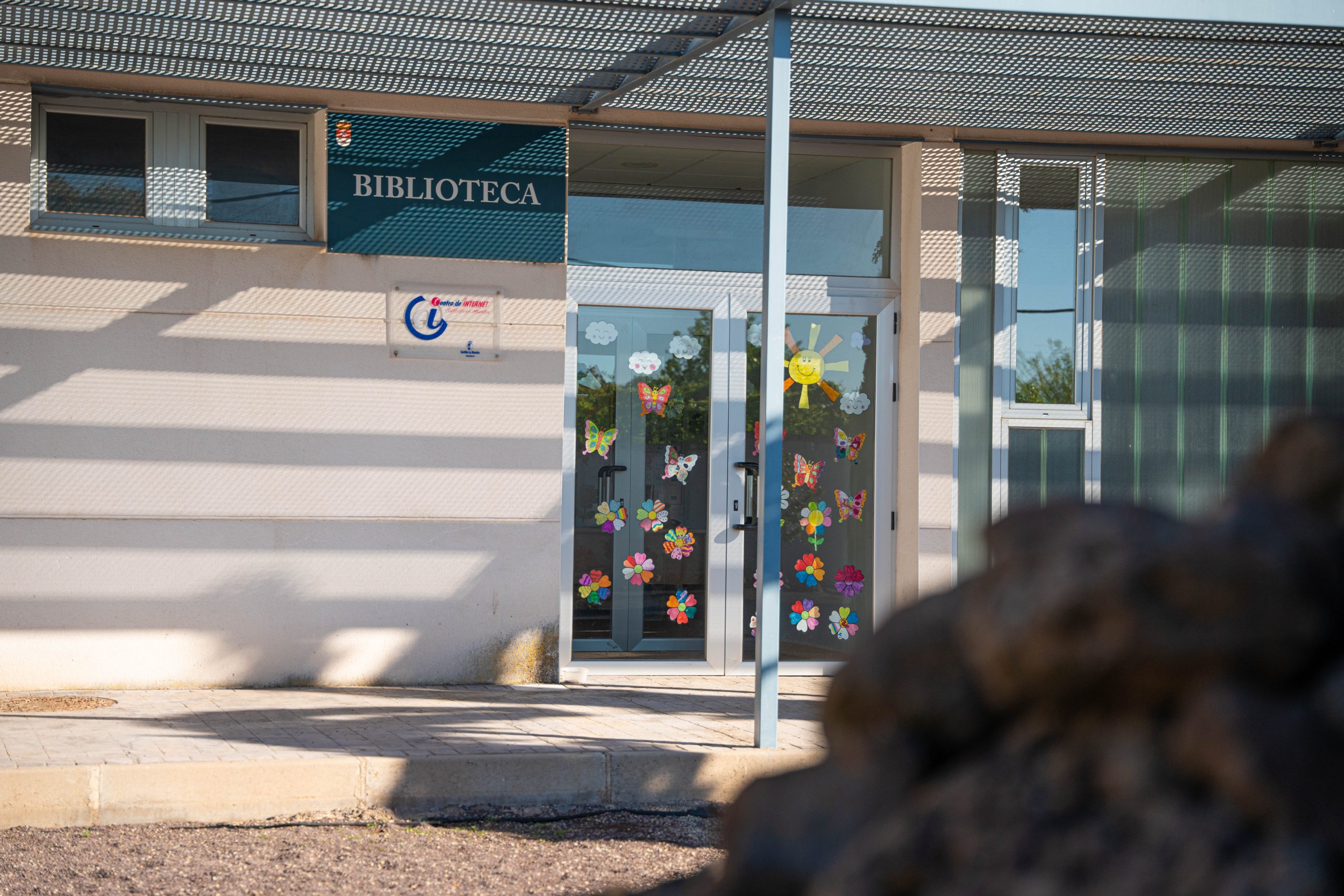 Instalaciones municipales de Las Labores, espacios para servicios y actividades públicas. Foto de Ikonox Marketing Digital