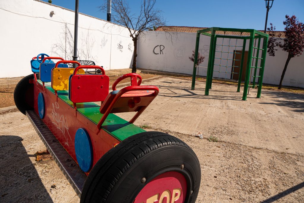 Instalaciones municipales de Las Labores, espacios para servicios y actividades públicas. Foto de Ikonox Marketing Digital