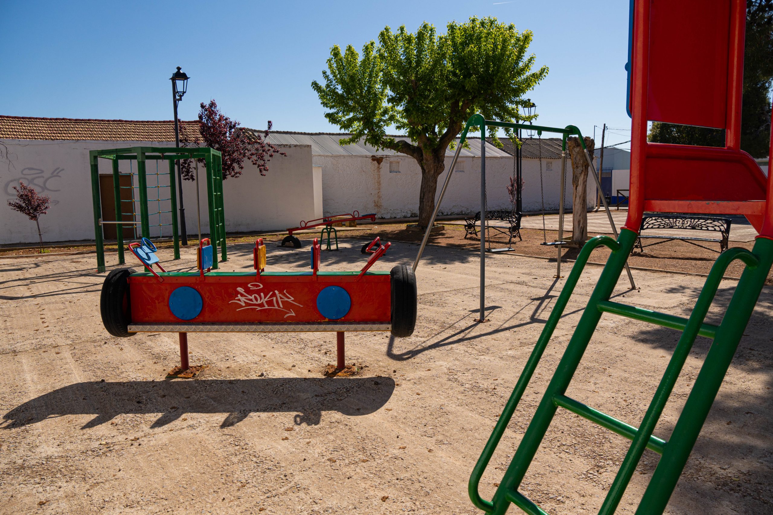 Parque infantil en Las Labores, zona de juegos para niños. Fotografía de Ikonox Marketing Digital