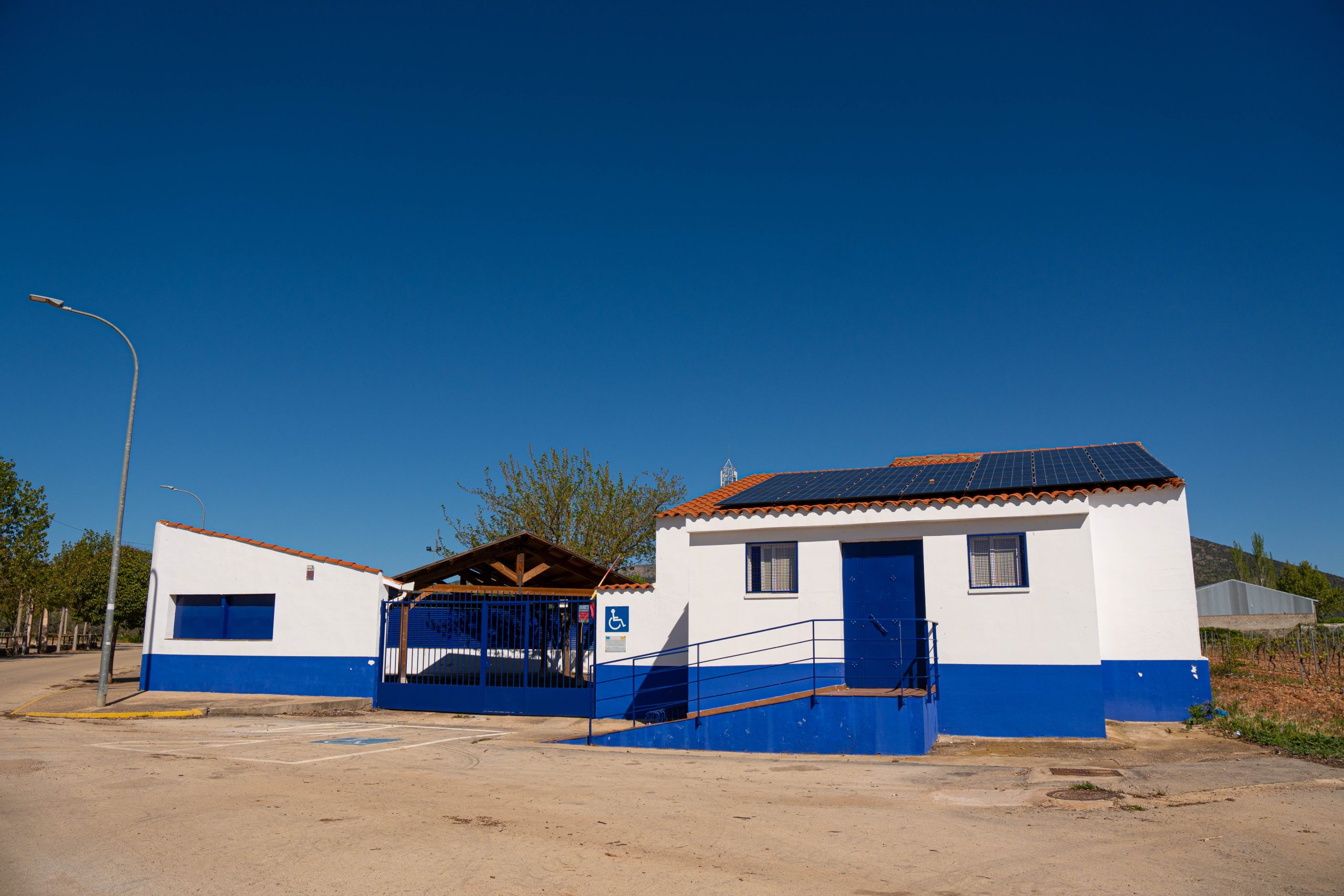 Instalaciones municipales de Las Labores, espacios para servicios y actividades públicas. Foto de Ikonox Marketing Digital