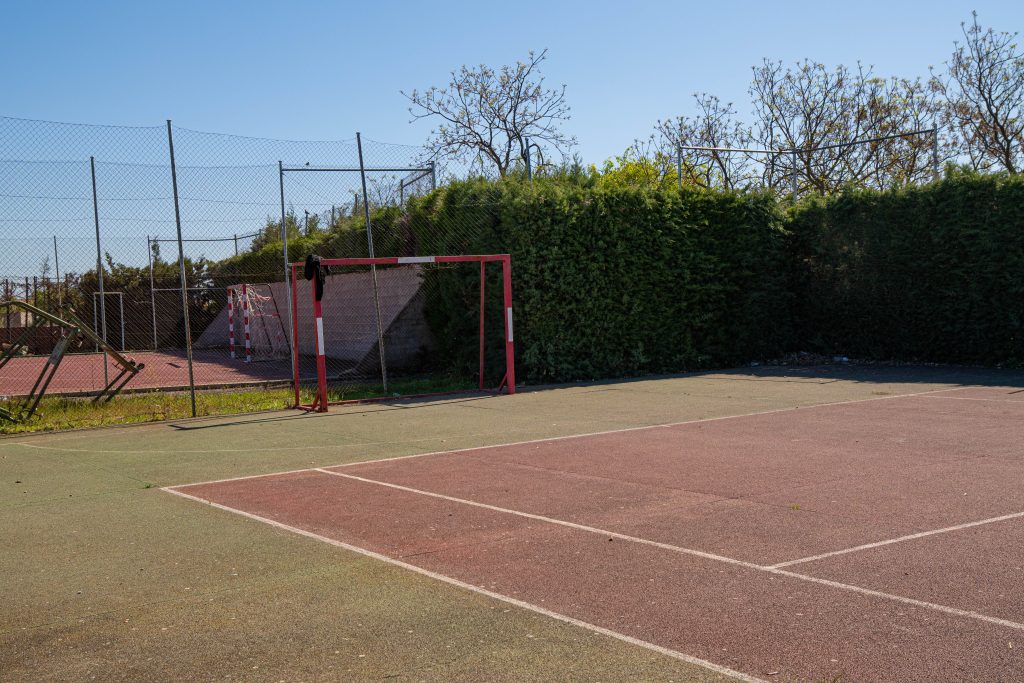 Instalaciones municipales de Las Labores, espacios para servicios y actividades públicas. Foto de Ikonox Marketing Digital