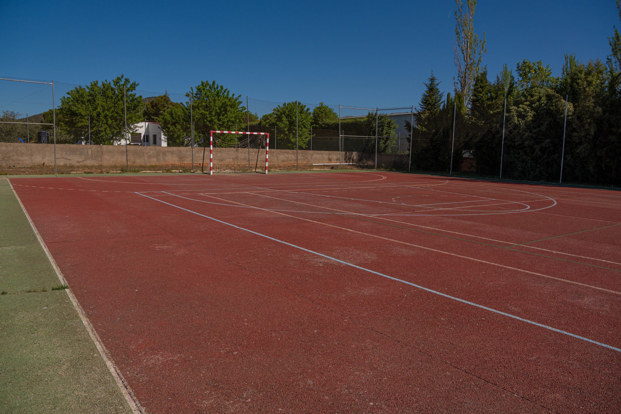 Pista de fútbol en Las Labores, campo deportivo municipal. Fotografía de Ikonox Marketing Digital