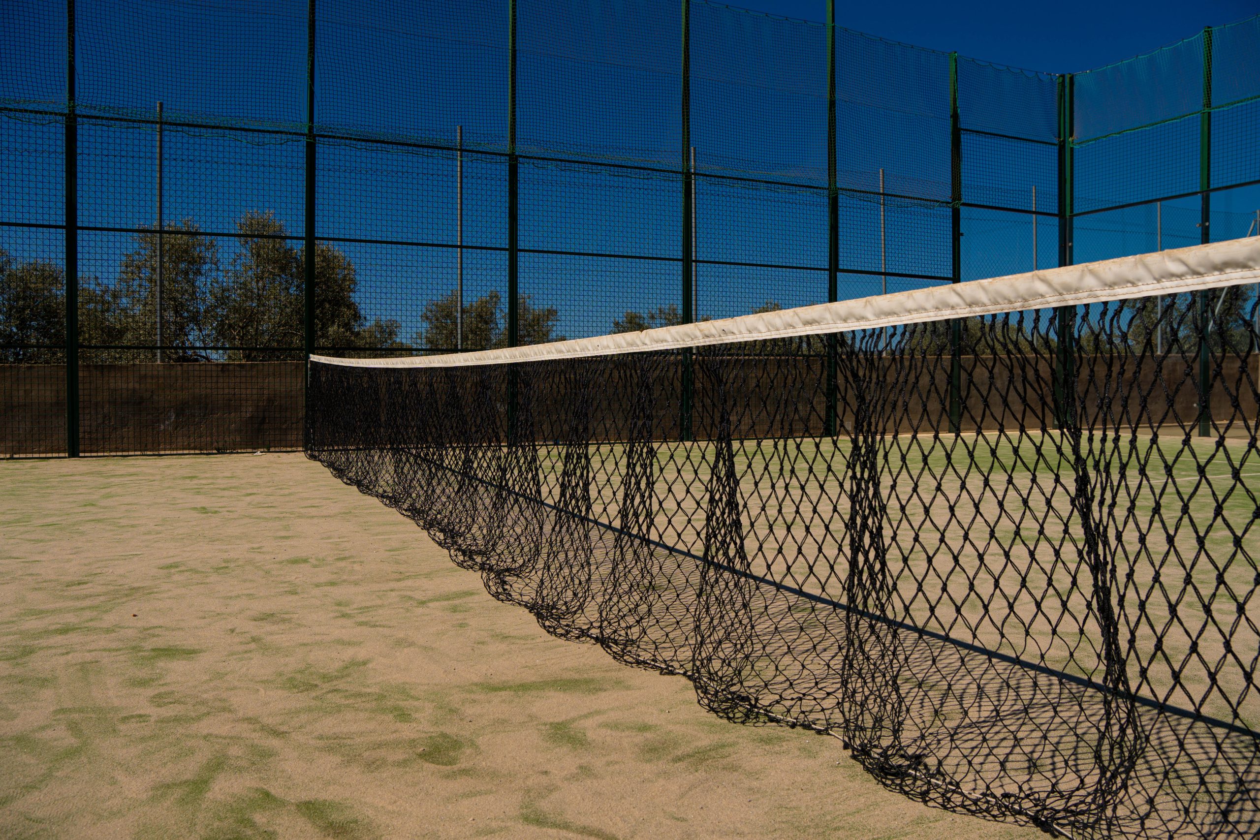 Pista de tenis en Las Labores, instalaciones deportivas municipales. Fotografía de Ikonox Marketing Digital